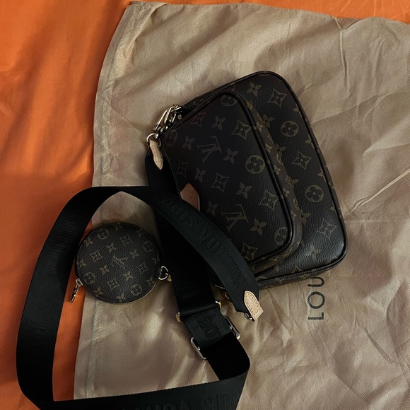Authentic Louis Vuitton multi pochette accessories with BLACK NYLON STRAP !! - Picture 3 of 15